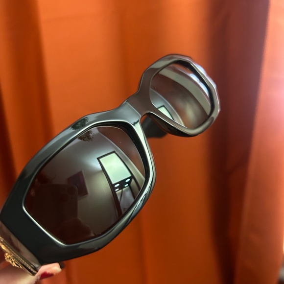 Never worn Versace Medusa Sunglasses main image 8